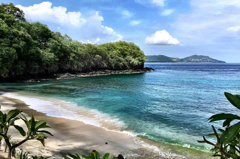Hidden beach in bali