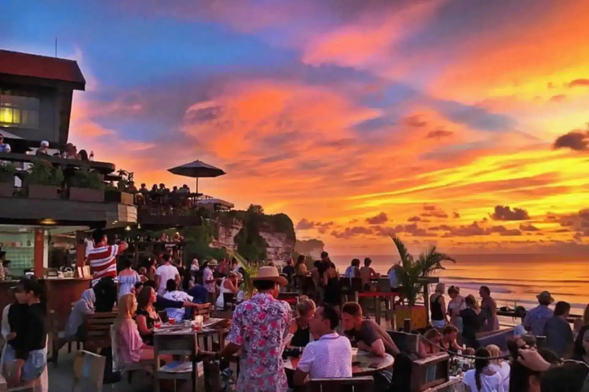 Watch Sunset at single fin uluwatu
