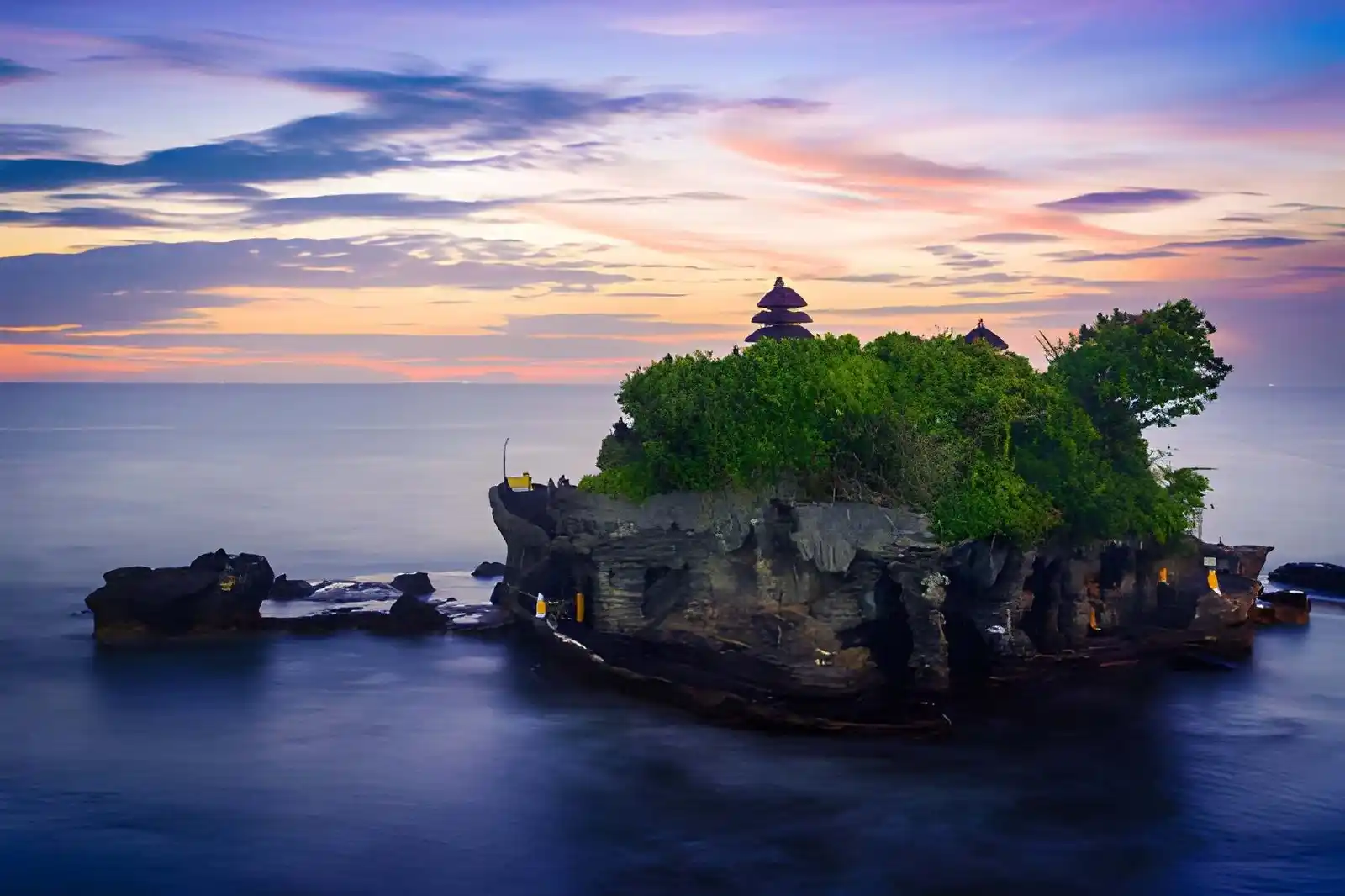 beautiful tanah lot temple bali