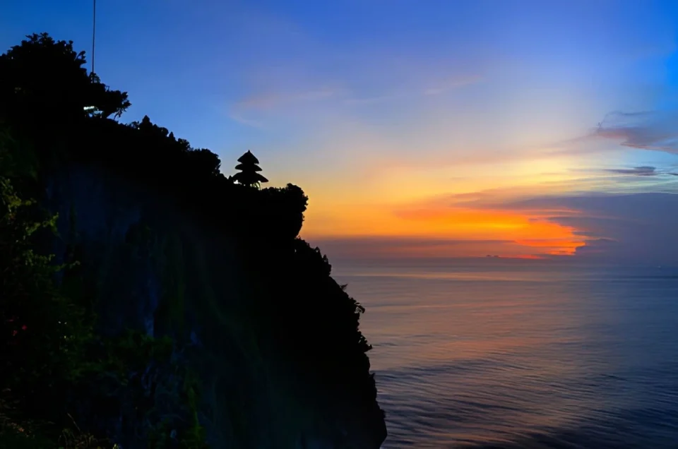 7 Best Uluwatu Sunset Spots for Epic Cliffside Views