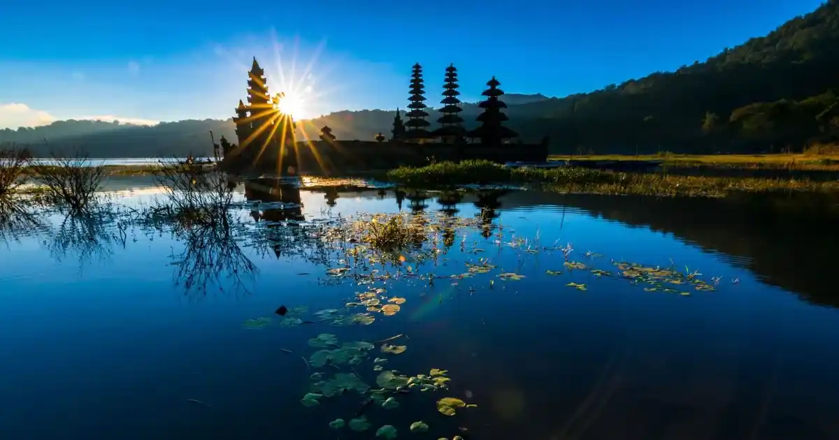 Ulundanu tamblingan temple